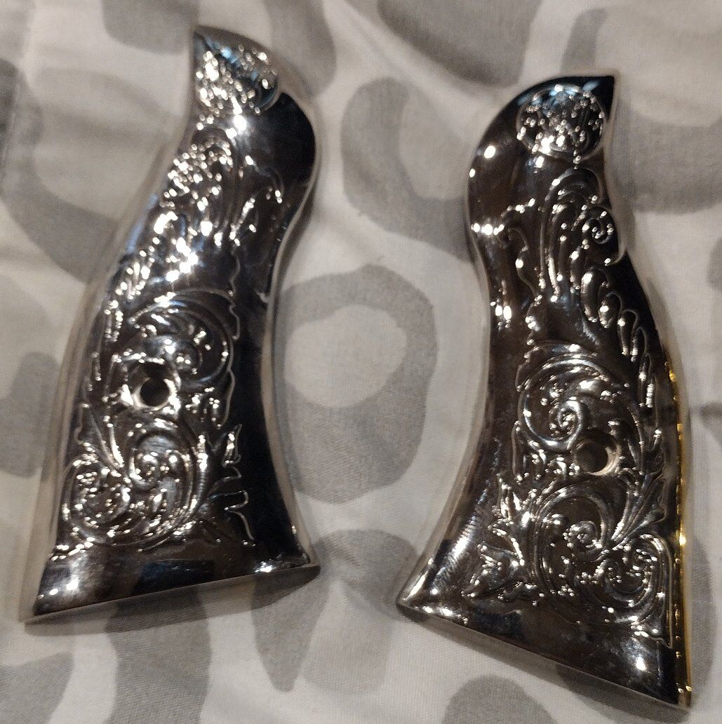 Smith and Wesson j-frame pistol grips