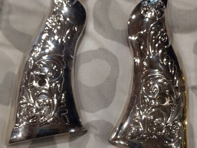 Smith and Wesson j-frame pistol grips