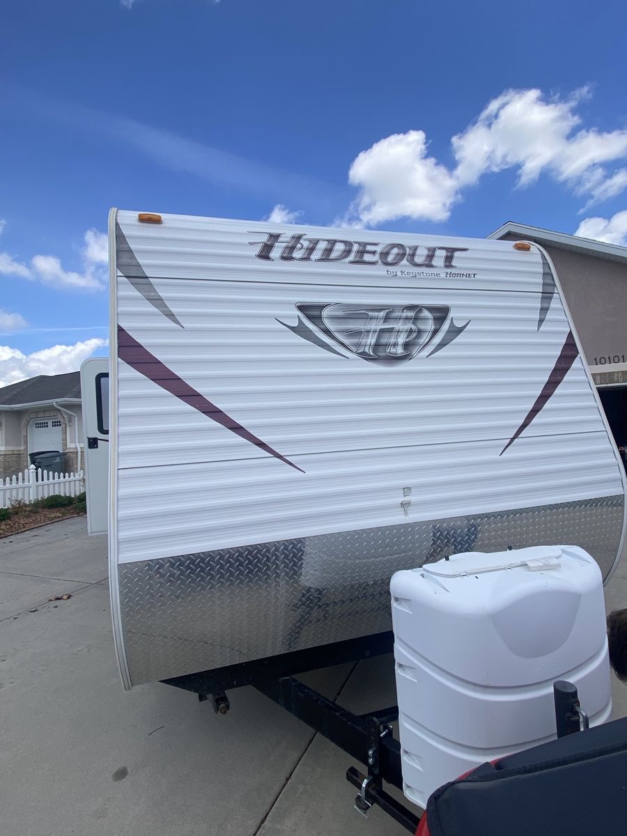 2012 Keystone hideout camping trailer