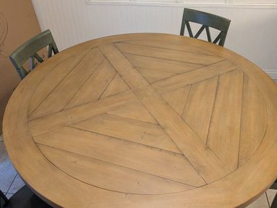 60" round dining table