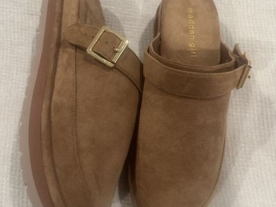 Madden Girl Platform clogs Size 8 - Like New!