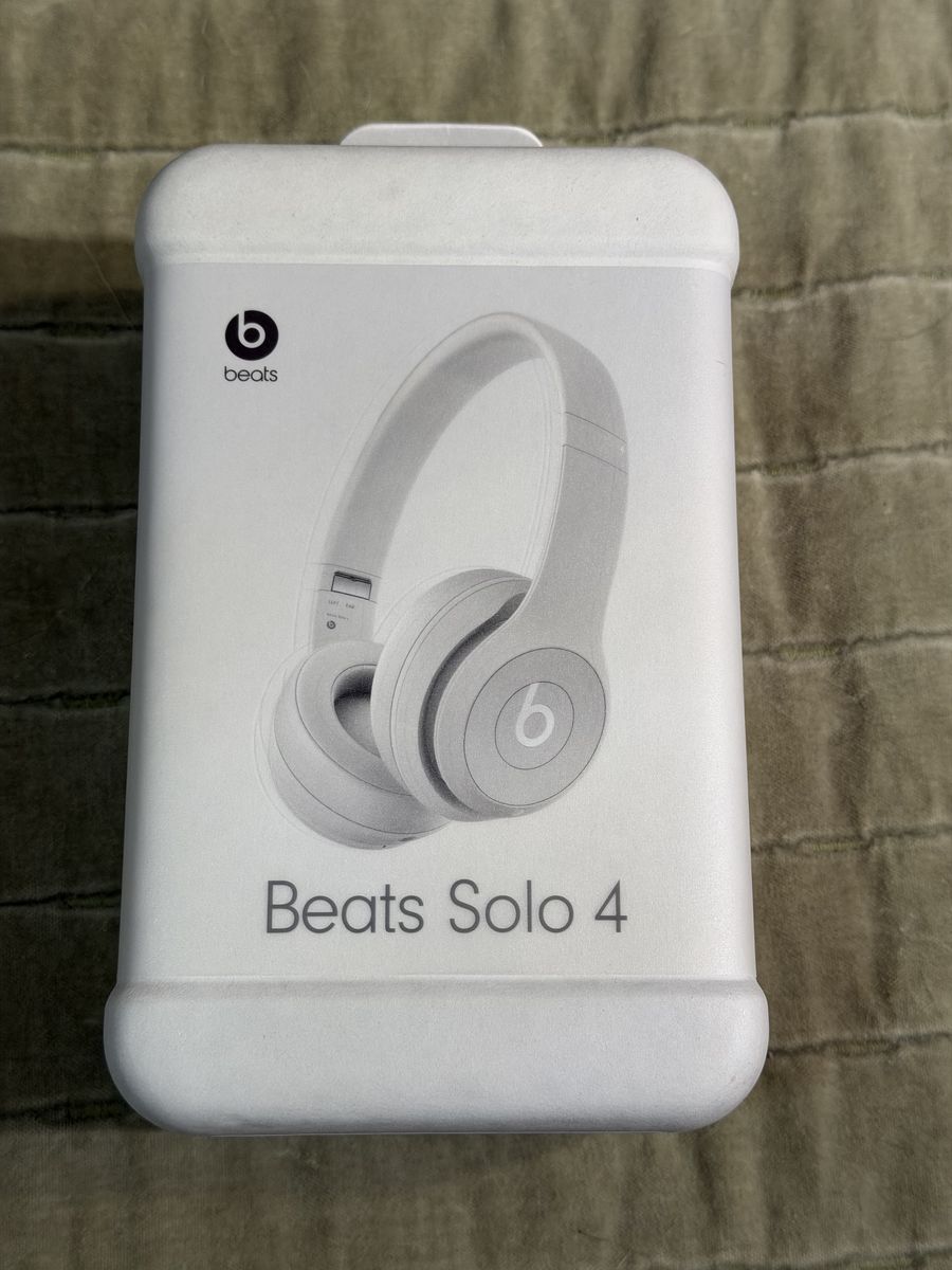 Unopened Beats Solo 4 Headphones - White