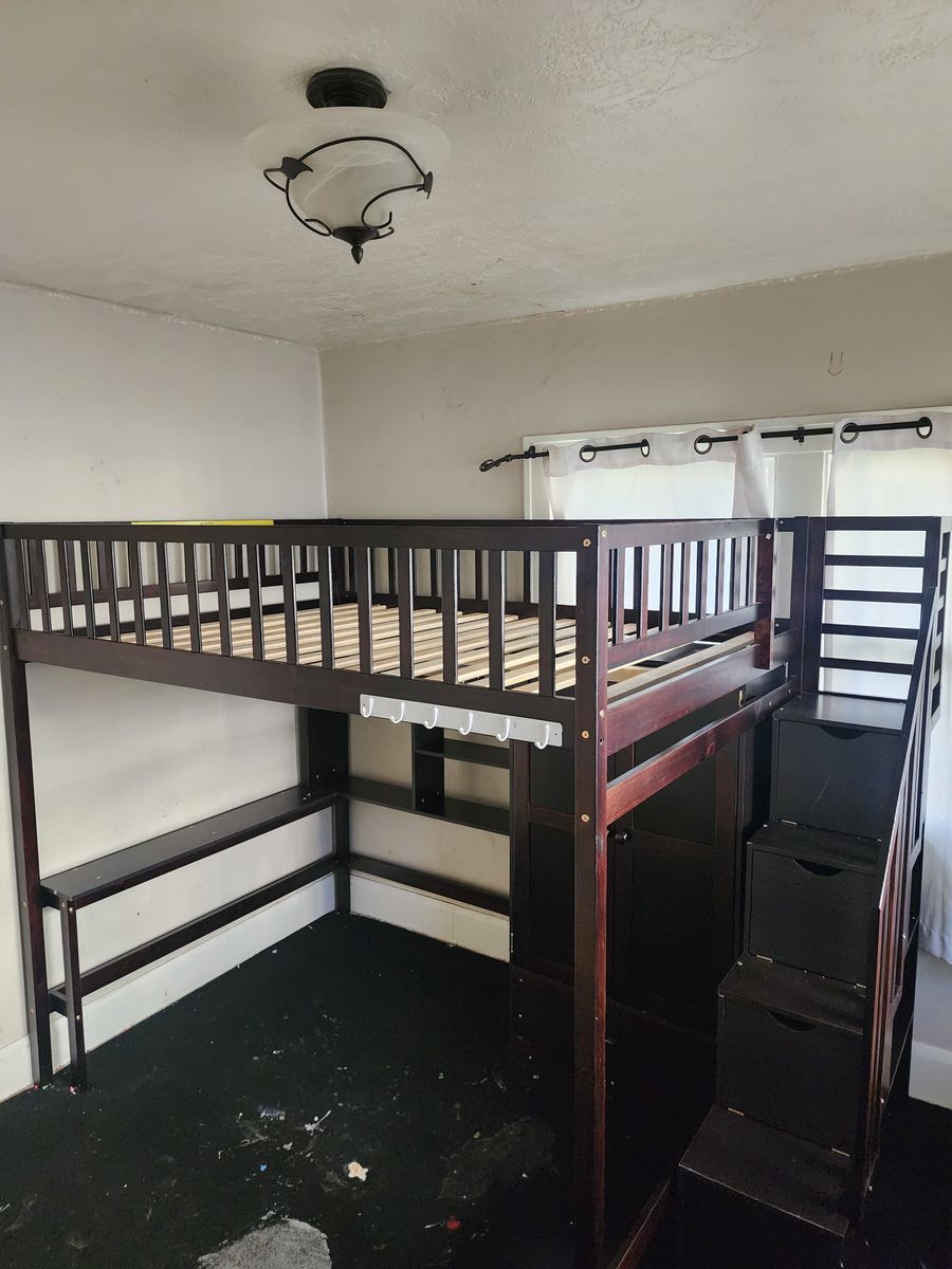 Full size loft bed