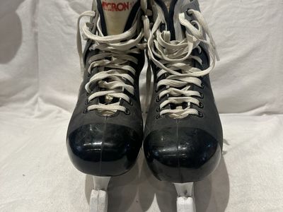 Micron pro laser size 10 black hockey skates