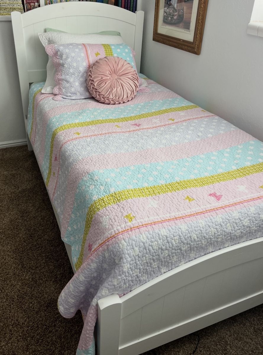 Twin Size Quilts With Shams