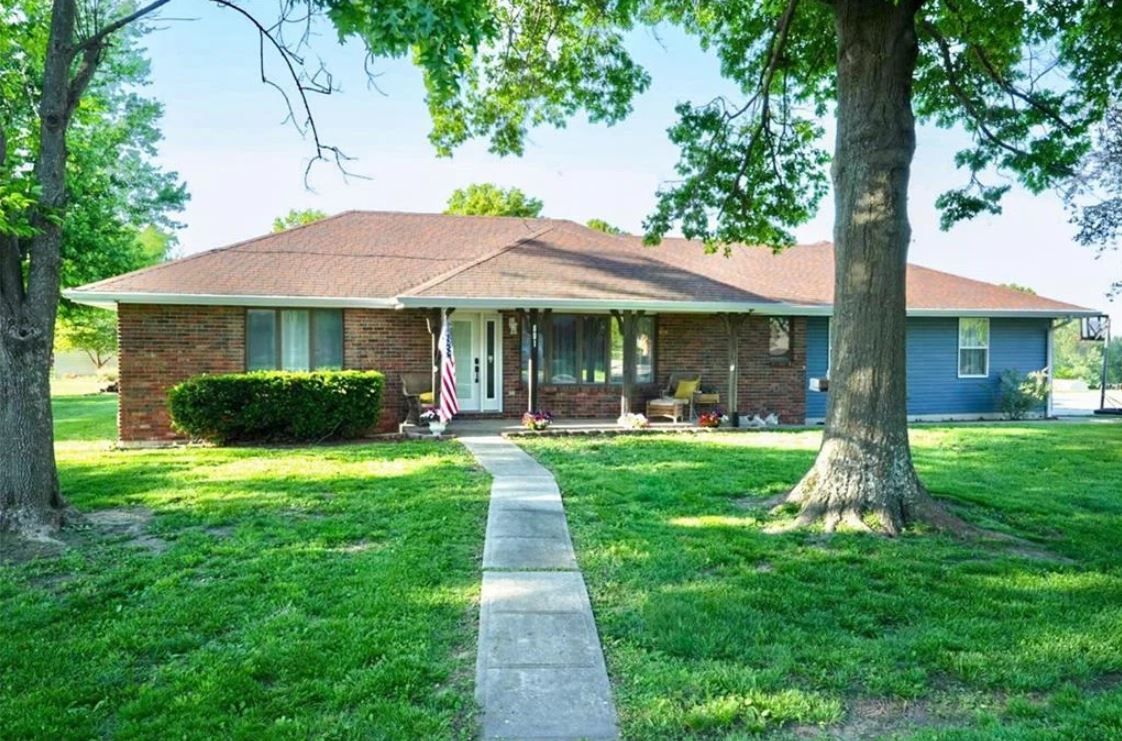 Small-town charm meets big-time comfort! 801 Shona Drive, Gallatin, MO