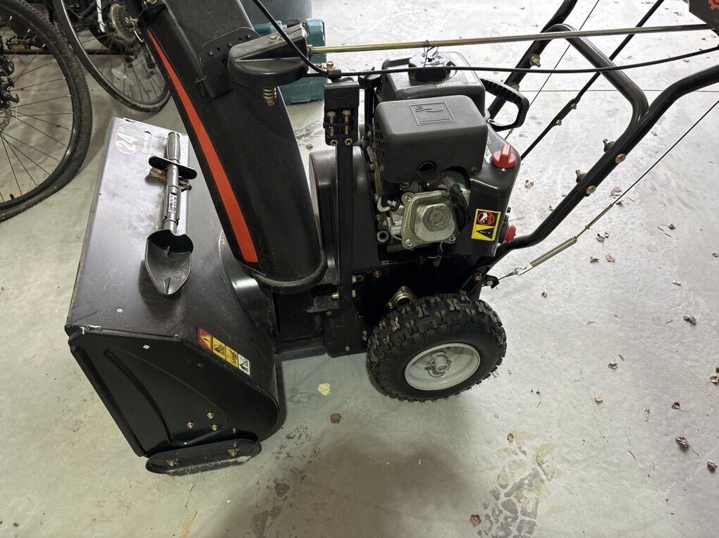 240 SnoTEk Snowblower With Electric Start