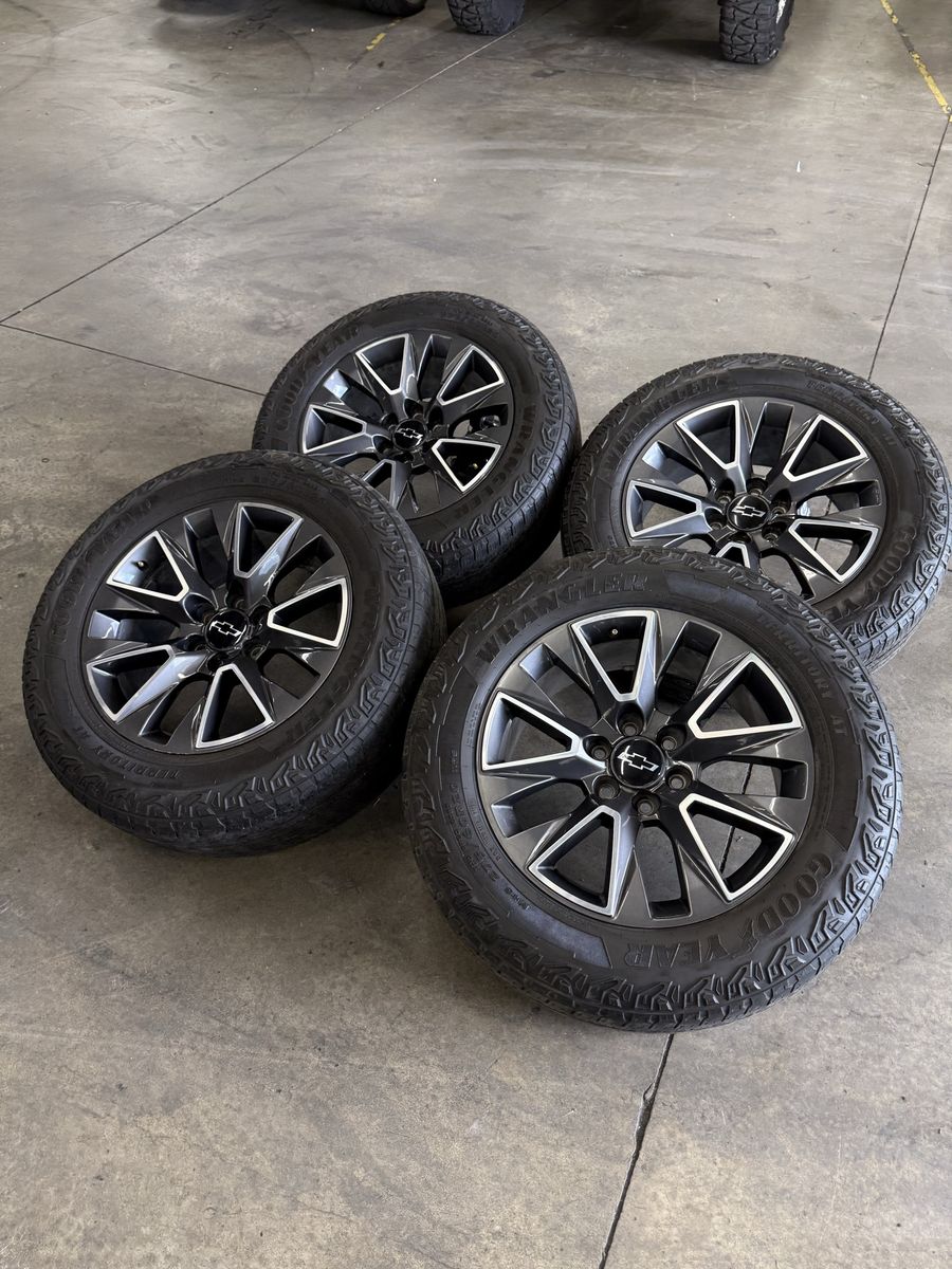 2023 Chevy 1500 RST OEM 20in wheels/ 275/60/20 tires 