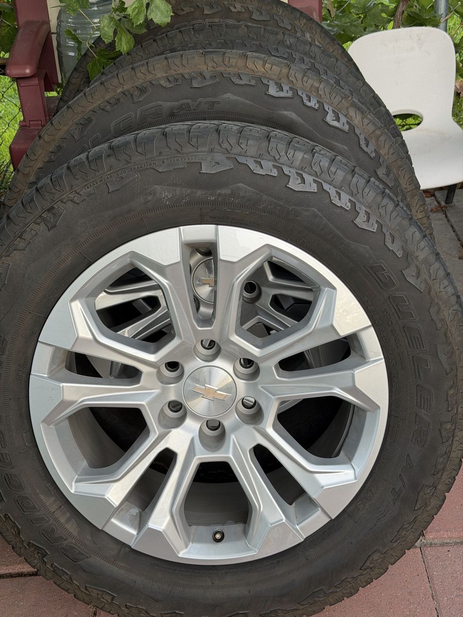 Chevrolet Silverado 1500 wheels and tires