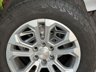 Chevrolet Silverado 1500 wheels and tires