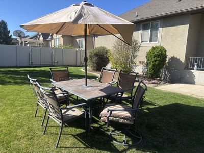 Patio Tabke With Chairs & ymbrella