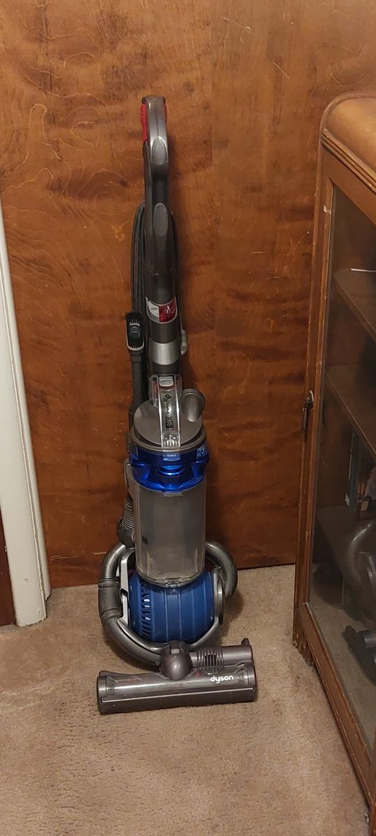 Dyson DC25 Vacuum Cleaner With Attachments