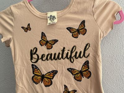 Lily Bleu Girls Beige Ribbed Graphic Top Butterfly Beautiful Size S 7-8