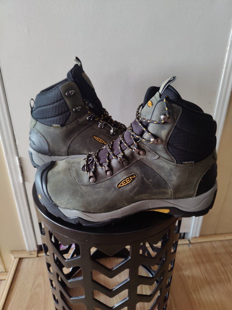 New keen work boots.