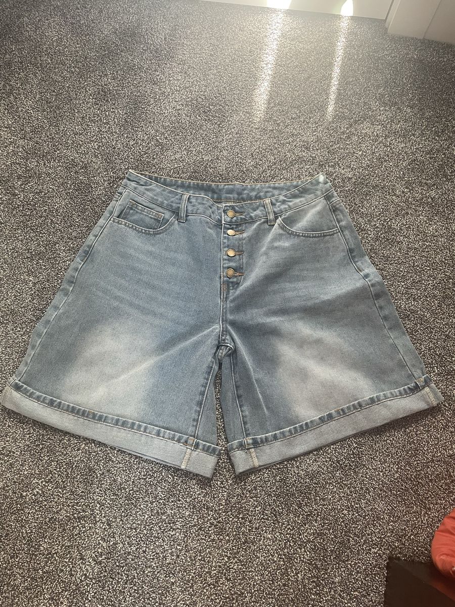 Women's High Rise Button Fly Denim Bermuda Shorts Light Wash Cuffed size medium