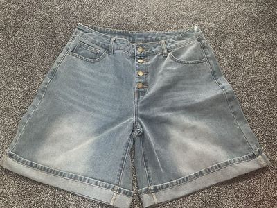 Women's High Rise Button Fly Denim Bermuda Shorts Light Wash Cuffed size medium