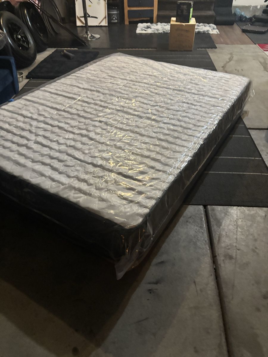 brand new queen mattress 