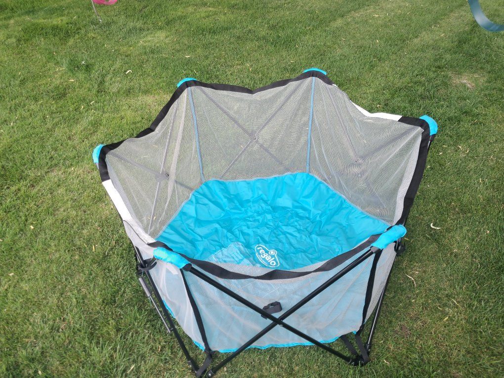 Fold up Play pen