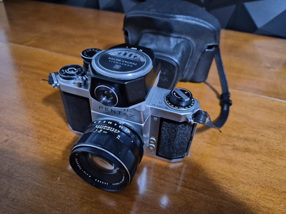 Pentax H3 35mm SLR Camera w/ 55mm f/1.8 Lens & Honeywell Meter. Excellent Conditions! Carring Case included.