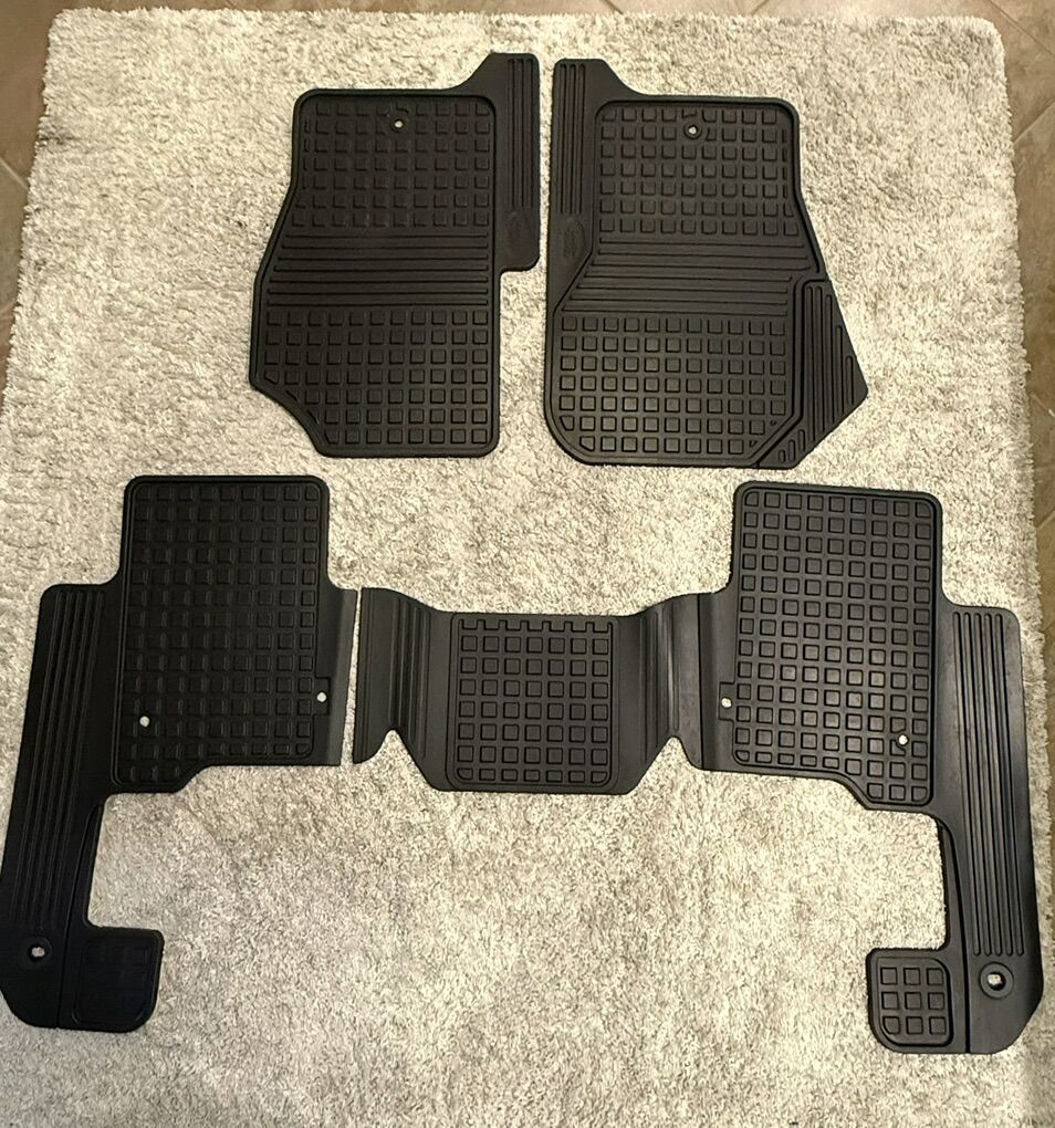 Land Rover LR3/LR4 Floor Mats (Like New)