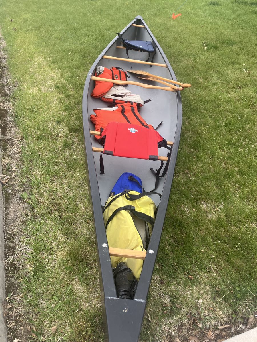 We no nah 17ft canoe