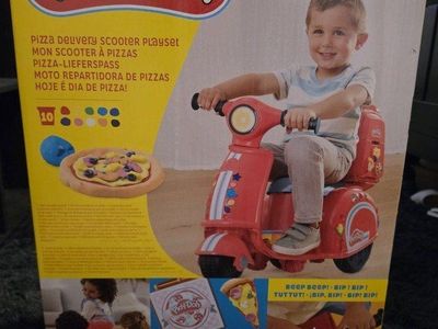 Play-Doh pizza scooter delivery play set.