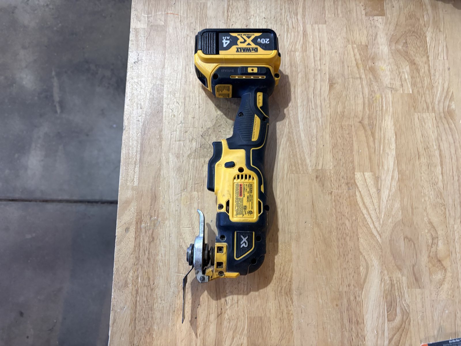 DeWalt XR Brushless 20 Volt Oscillating Multi-tool with blades and battery