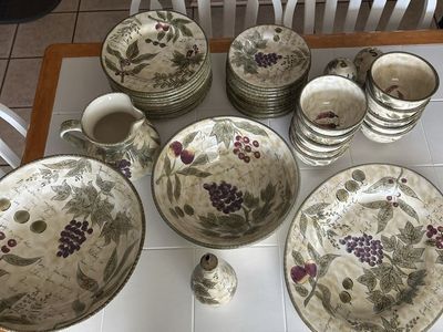 Certified International Grapes and Leaves 5-Piece Dinnerware Set, Rustic Fruit Motif, UsedGood