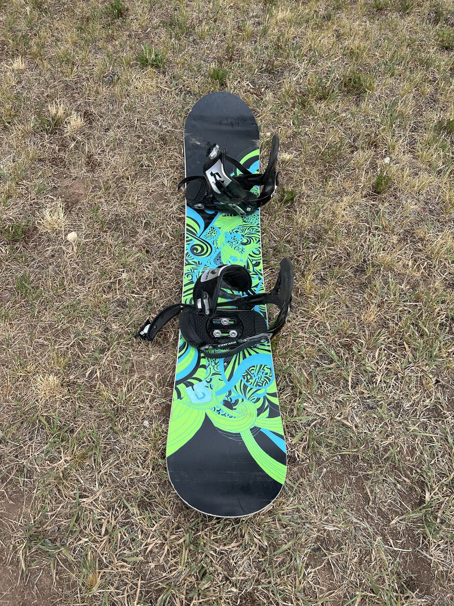 Burton Snowboard 145 w Bindings