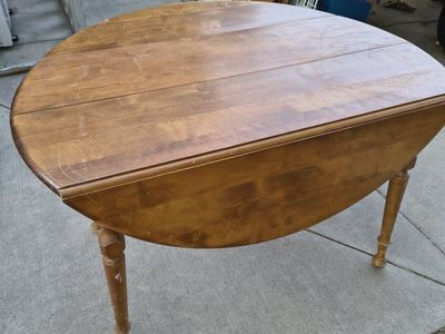 Vintage Wooden Extendable Round Drop Leaf Dining Table with Removable Leaves