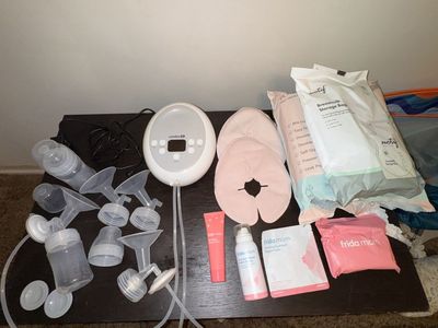 Breast Pump Bundle with Frida Mom Accessories & Motif Breastmilk Storage Bags