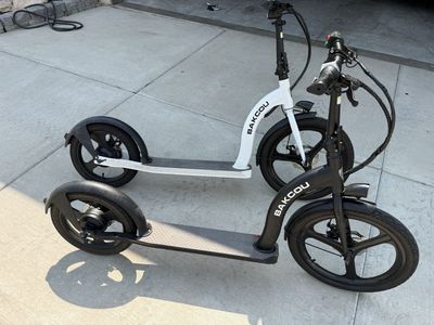 Bakcou Electric Kick Scooter - Black & White Pair, Foldable E-Scooters, Great Condition