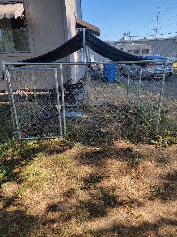 Large Outdoor Dog Kennel with Shade Cover - Durable Chain Link Pet Enclosure