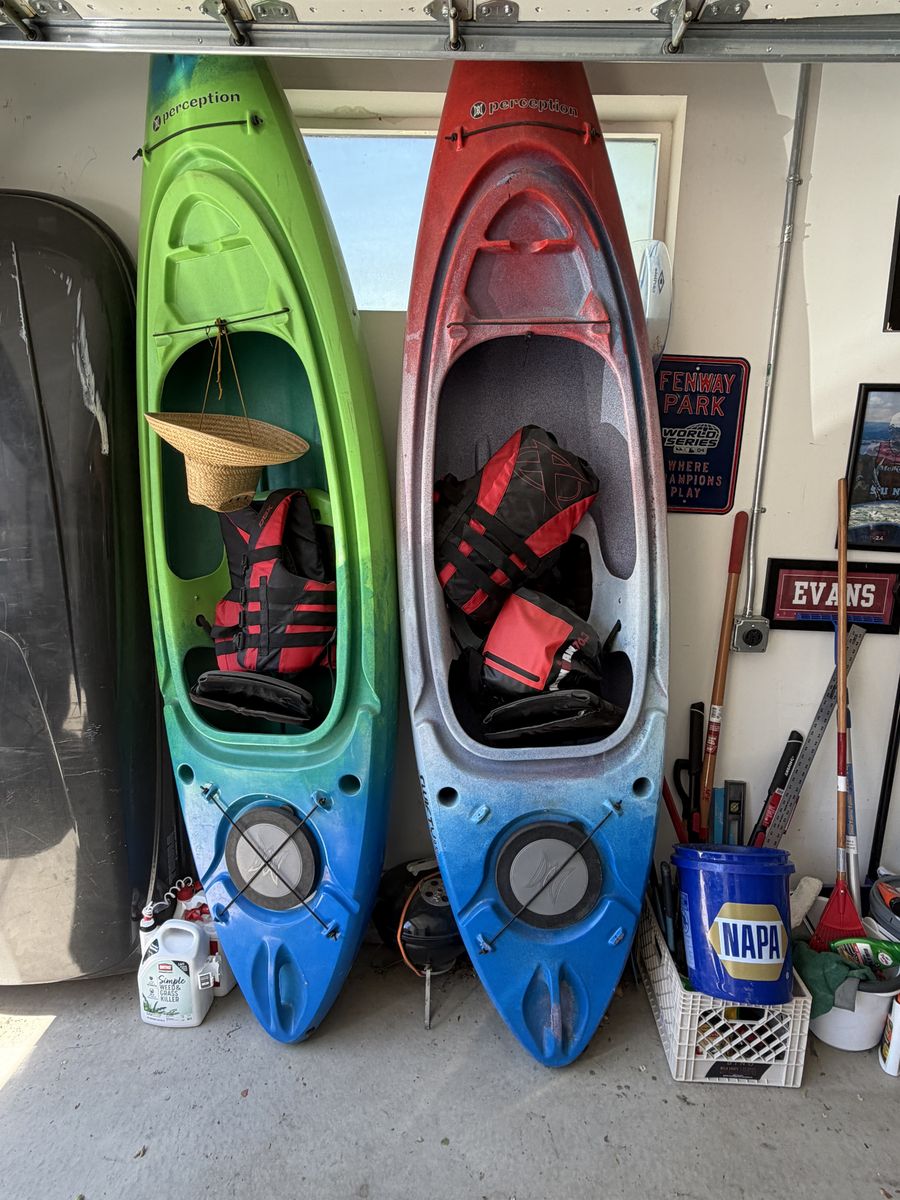 Perception Swifty 9.5 & Perception Tribe 9.5 Kayaks - Red/Blue & Green/Blue w/ Life Vests