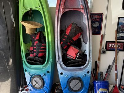 Perception Swifty 9.5 & Perception Tribe 9.5 Kayaks - Red/Blue & Green/Blue w/ Life Vests