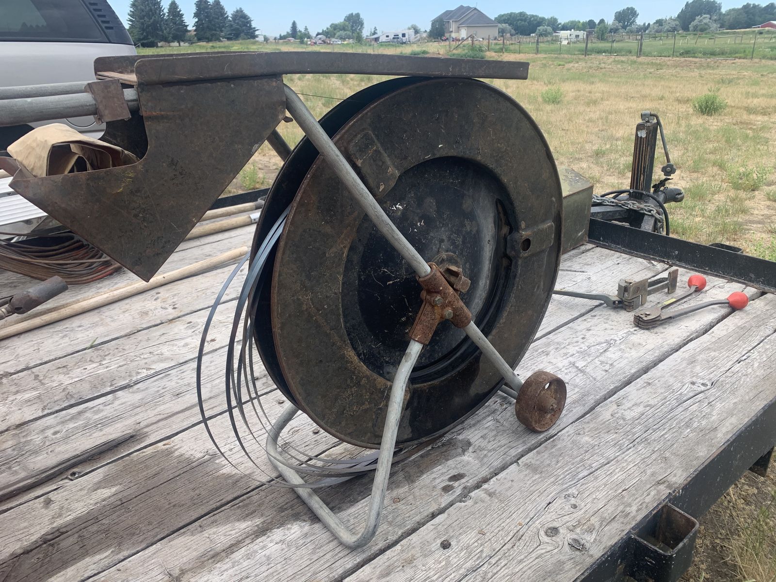 STEEL STRAPPING-BANDING DISPENSER WITH TENSIONERS AND SEALERS