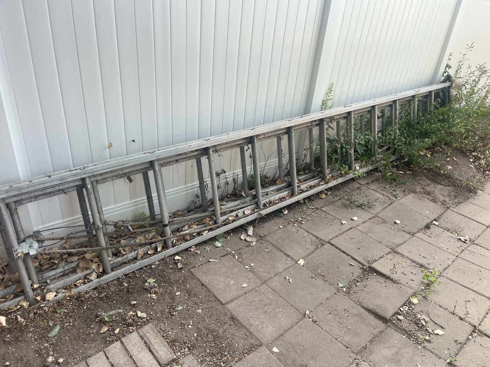 Fireman’s Aluminum Extension Ladder with Pulley System