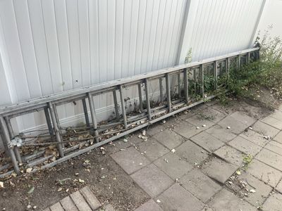 Fireman’s Aluminum Extension Ladder with Pulley System