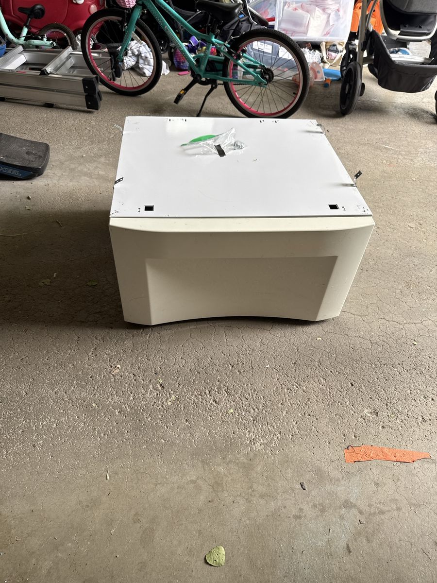 GE White Washer/Dryer Pedestal - Used