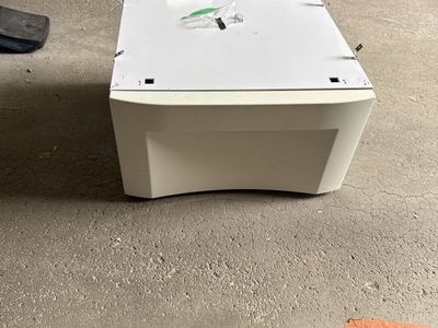 GE White Washer/Dryer Pedestal - Used