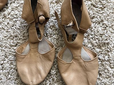 Bloch revolution Dancewear Tan Leather Upper Dance Shoes Style 326 Women's Size 4
