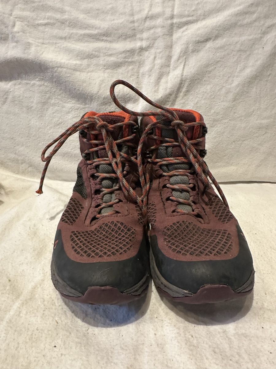 Vasque womens size 9 Gore-Tex mid hiking boots