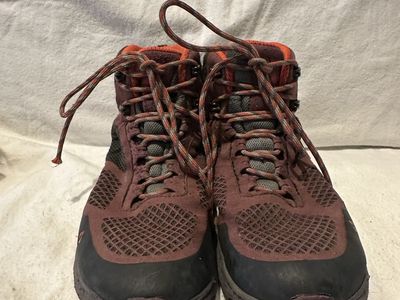 Vasque womens size 9 Gore-Tex mid hiking boots