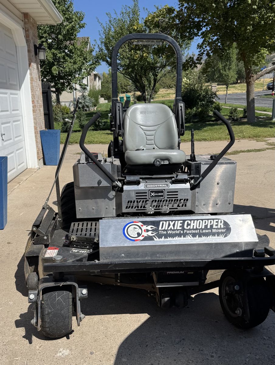 Dixie Chopper Zero-turn Riding Lawnmower