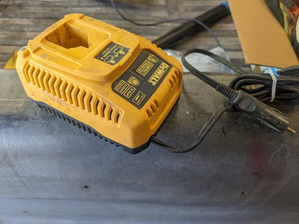 DeWalt 18v CAR CHARGER 7.2V 9.6V 12V BATTERY volt