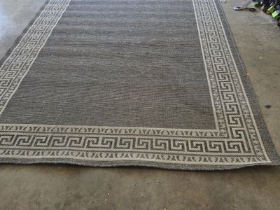Outdoor patio rug
