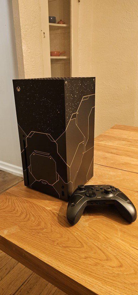 Xbox Series X Limited Halo Edition
