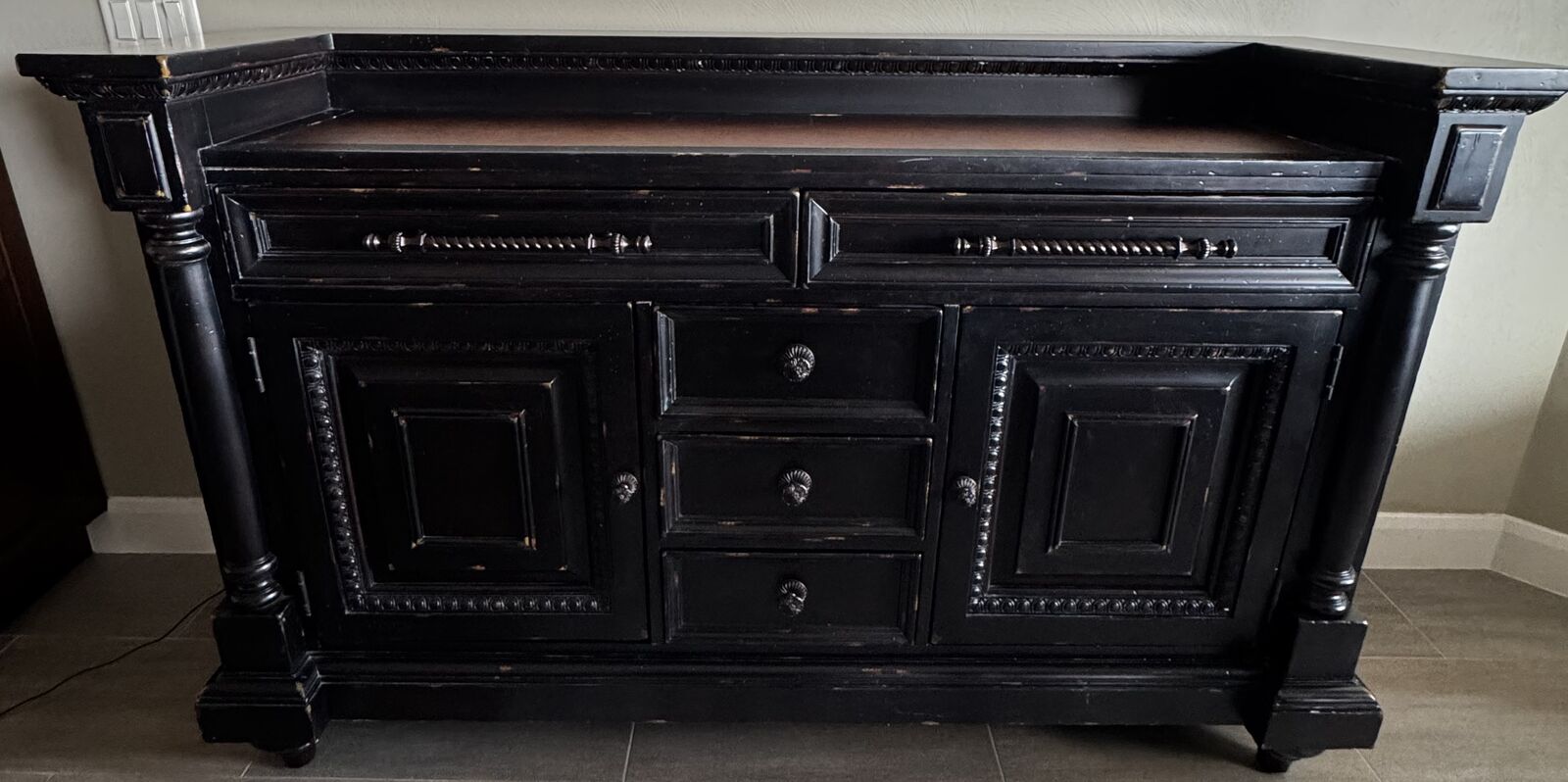 Tommy Bahama Kingstown Deep Rich Black Buffett