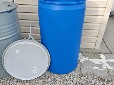 Open top plastic Barrel. with Lids. 55 Gls.