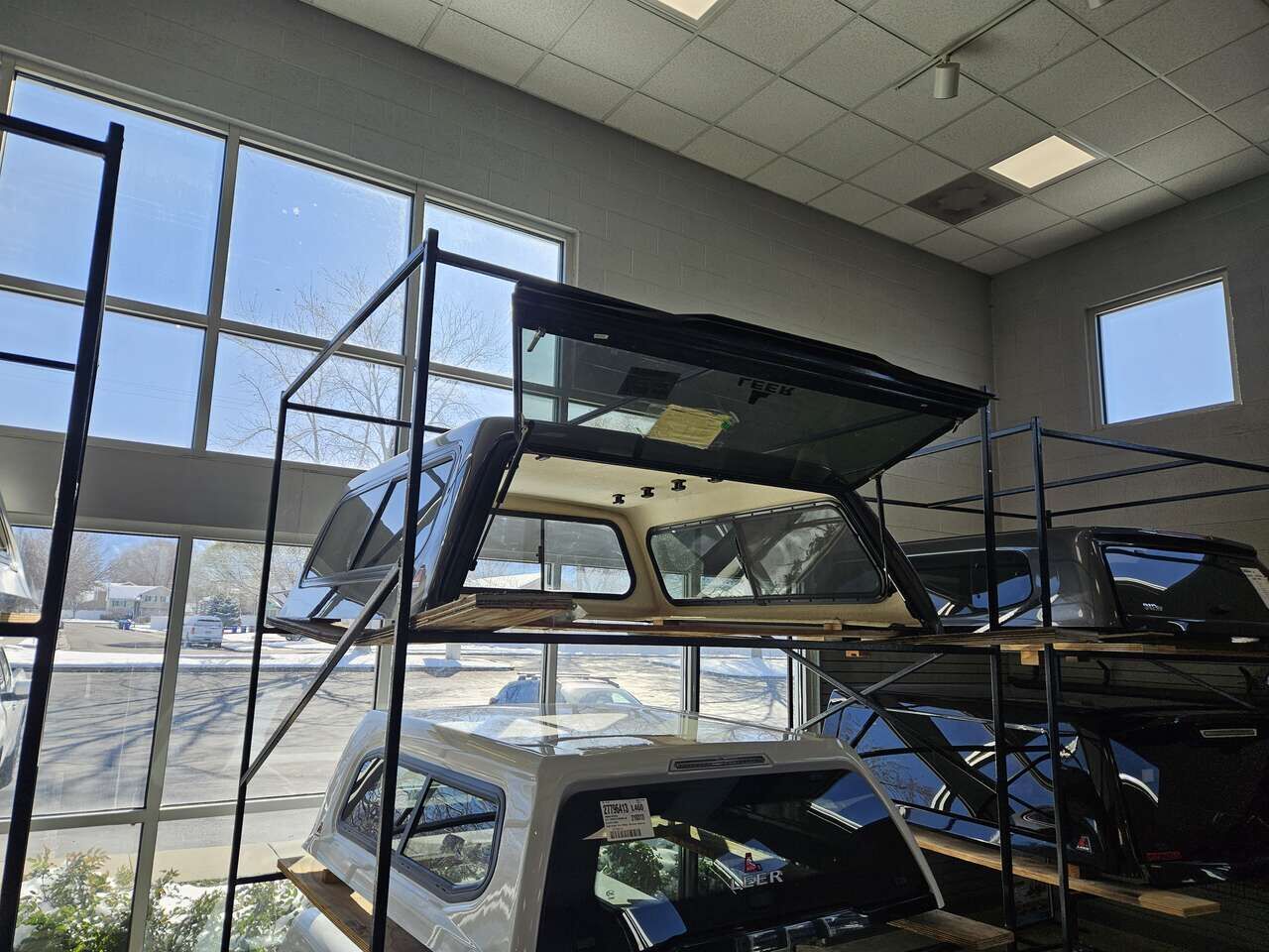 Brand New Leer 100R! 2004-2012 Nissan Titan 5'5FT bed! 2800.00 + Tax Installed